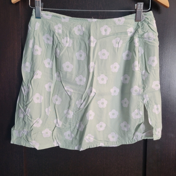 Green flower skirt - Picture 1 of 2